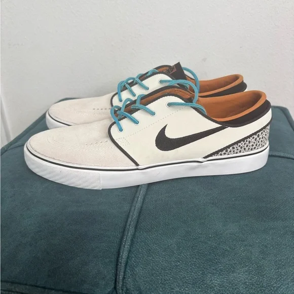 Nike SB Zoom Janoski Olympic Safari Cream and Black Sneakers with Blue Laces - Picture 3 of 7